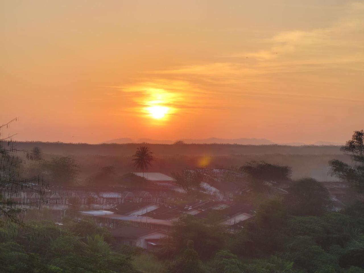 Hotel Sukaramai Kampung Gurun Ngoại thất bức ảnh